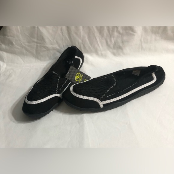 Women’s water shoes slip on front mesh breathable black. Size 10 - Picture 4 of 5